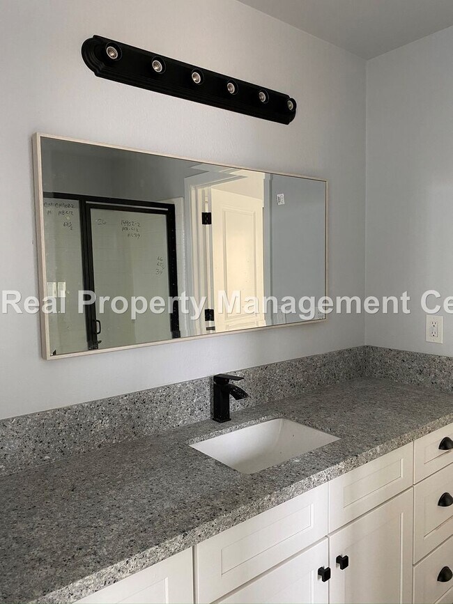 Photo - 1192 S 13th St Unidad A