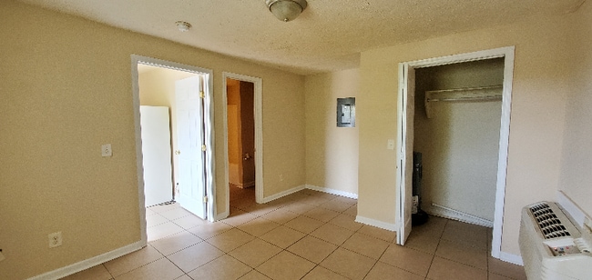 Photo - 103 W 17th St Unidad 4