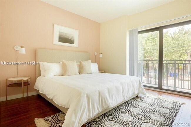 Photo - 568 NE 66th St