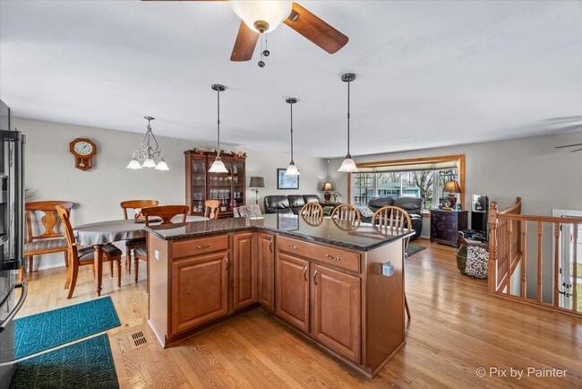 Photo - 930 Cornell Ln
