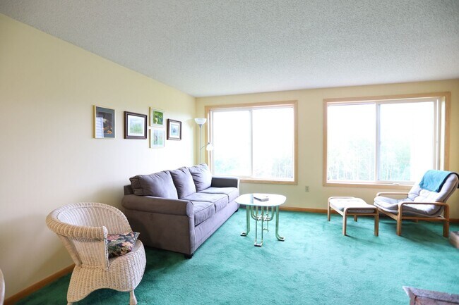 Photo - 2+ Bed 2 Bath Furnished Winter Seasonal 6mo Rental Available Nov 1! - $1750/mo