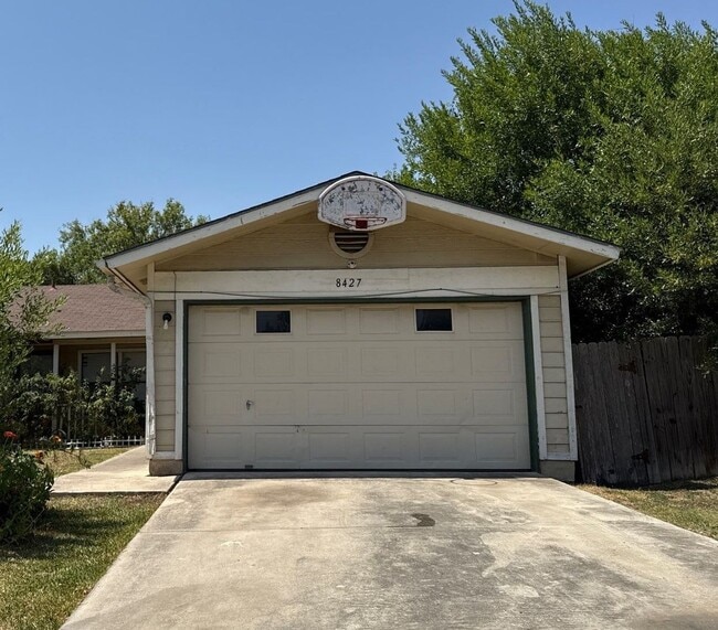 Building Photo - 8427 Dixon Ridge Dr Rental