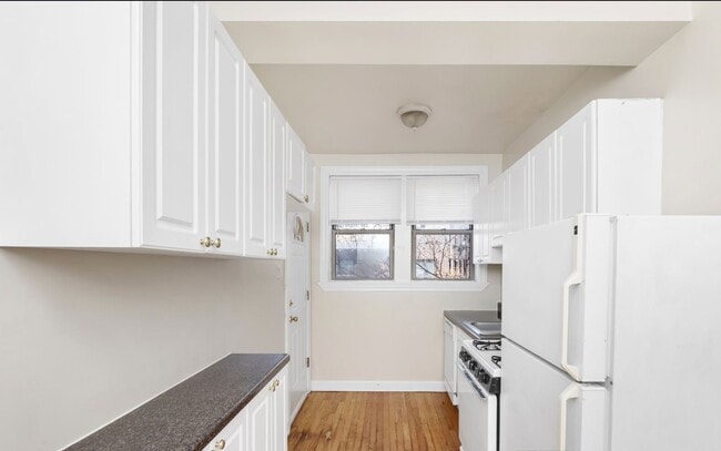 Building Photo - 555 W Aldine Ave Unit 552-N3