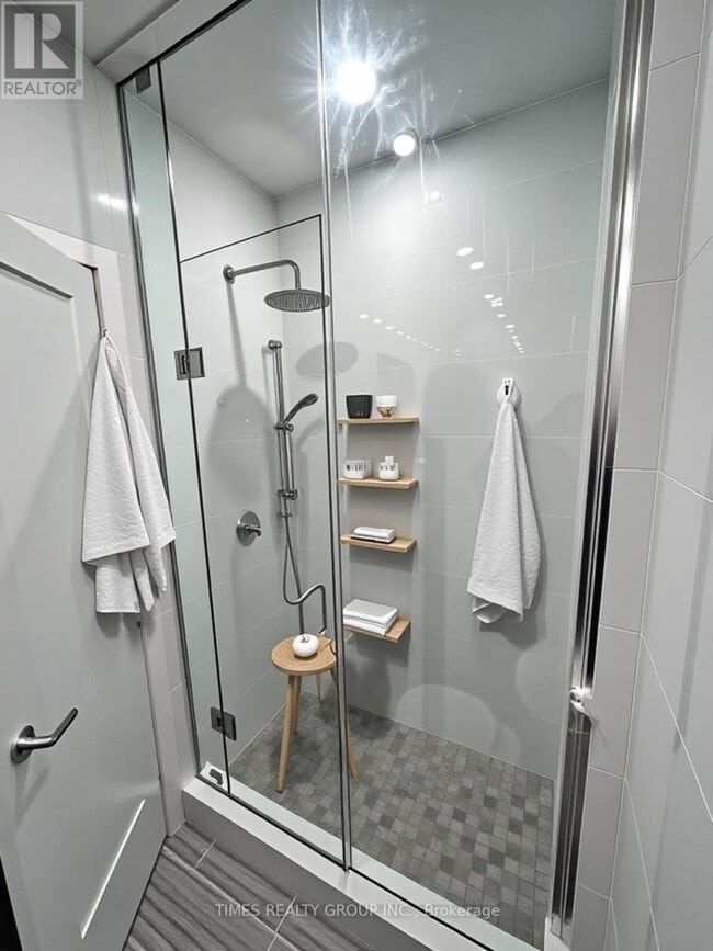 Photo - 728 Queen St E Unité 5