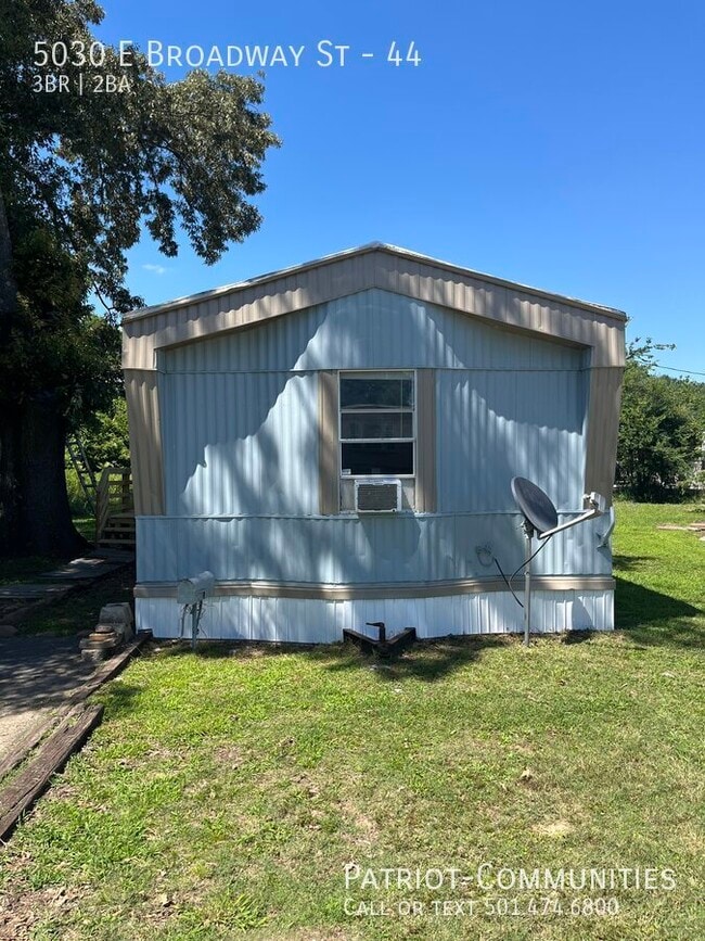 Photo - 5030 E Broadway St