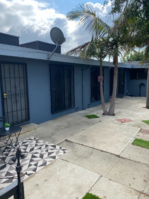 Building Photo - 2916 W Century Blvd Unit 2