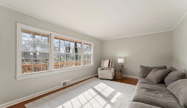 Photo - 388 Tall Oaks Dr NE