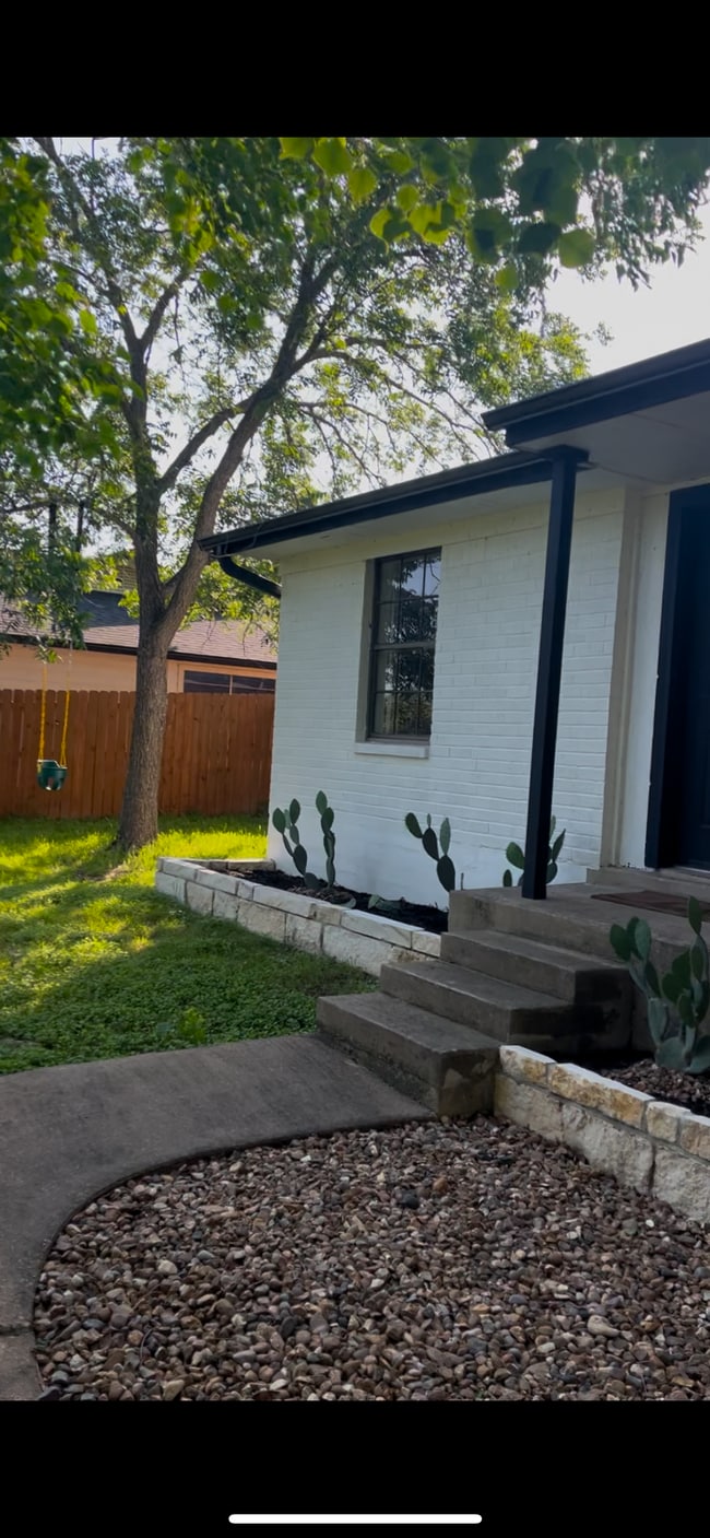 Building Photo - 805 Indiana St