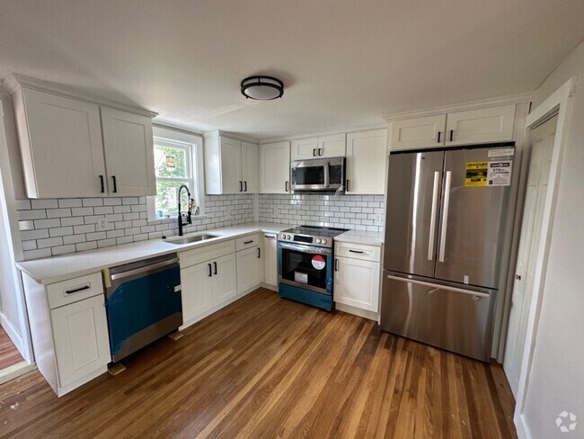 Building Photo - 180 Pleasant St Rental