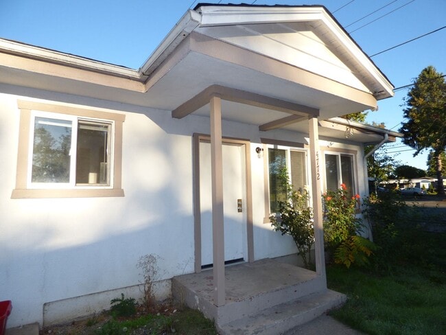 Building Photo - 4772/4776/4782 Sunnyview Rd NE Salem, OR 97305 Unit 4772