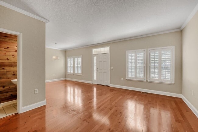 Photo - 1490 Bergen Rock St