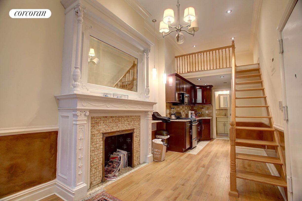 Photo - 47 W 90th St