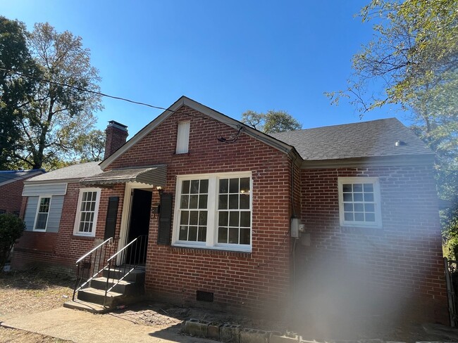 Building Photo - 2106 S Andrews Cir Unit 2106 S. Andrews Circle,  H