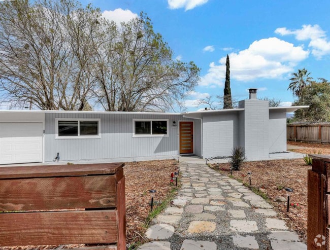 Building Photo - 1167 Temple Dr Rental
