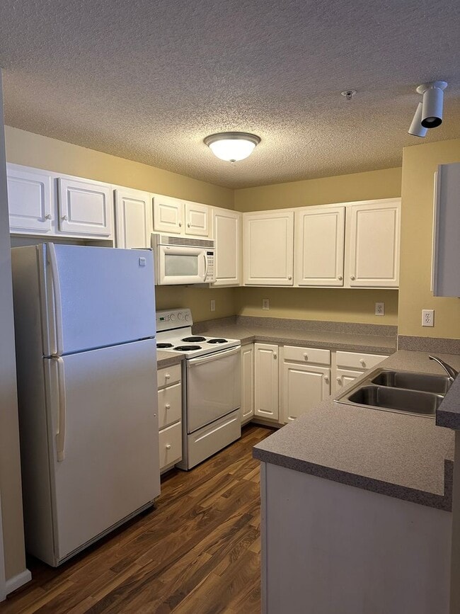 Photo - Deacon Ridge Condo! Convenienct to WFU, sh...