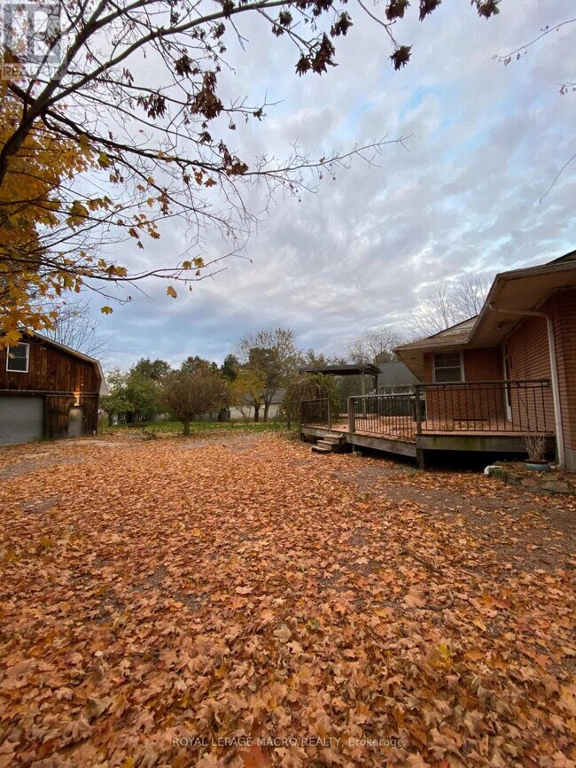 Photo - 260 Main St W