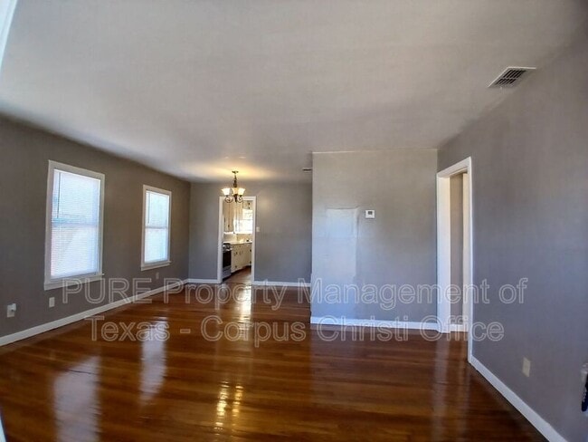 Photo - 4906 Kasper St