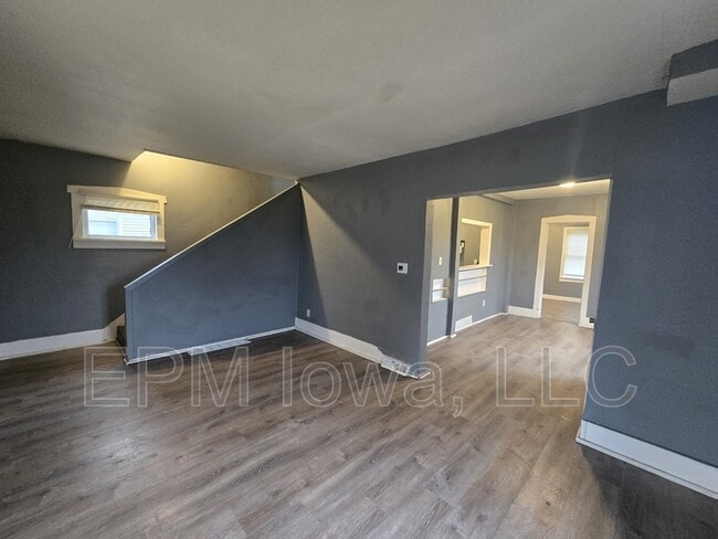 Photo - 707 Webster St