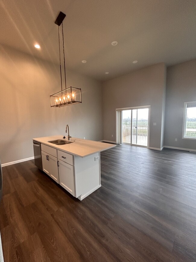 Photo - 750 United Dr