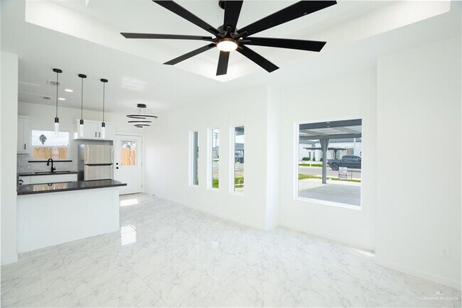 Photo - 11 S Xanthia St Unidad 3