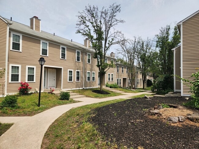 Building Photo - 129 Lowell St Unit 4