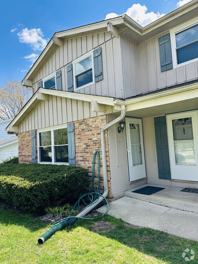 Building Photo - 7451 Highview Dr Rental