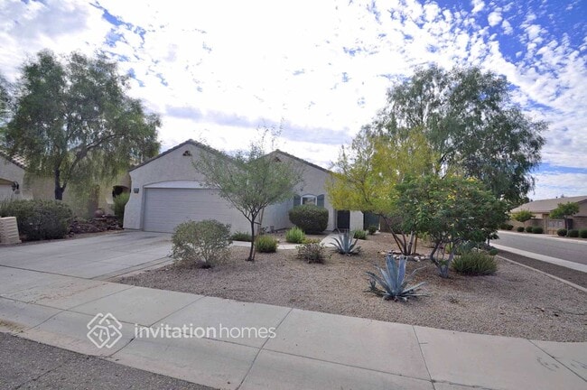 Building Photo - 17137 W Saguaro Ln Rental