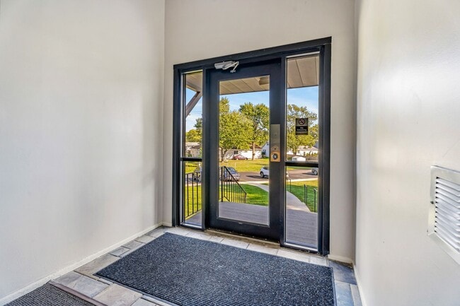 Photo - WINTER MOVE IN SPECIALS- EXPIRES SOON! Unit 915-103