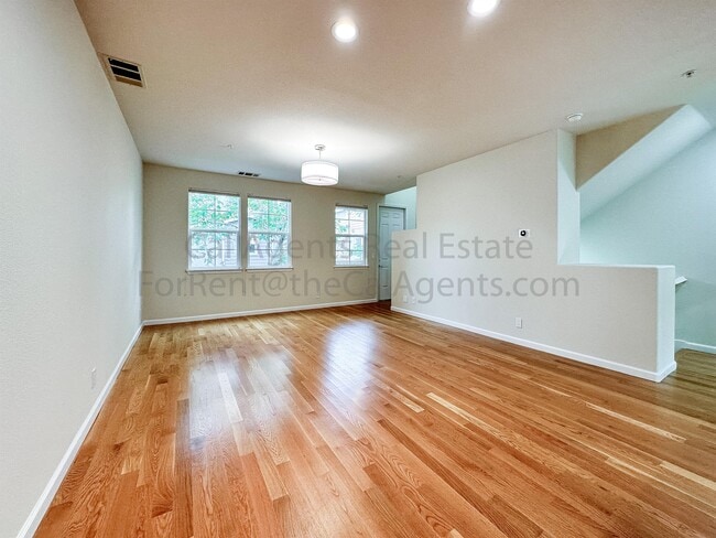 Photo - 2404 Maritime Way