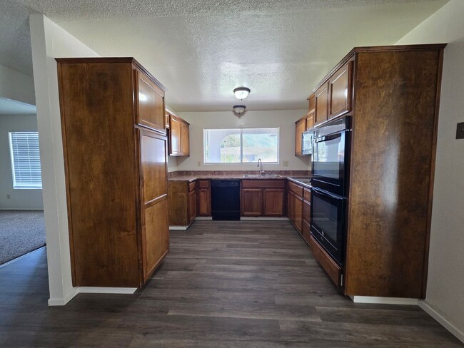 Photo - 7217 Cranbrook Ave