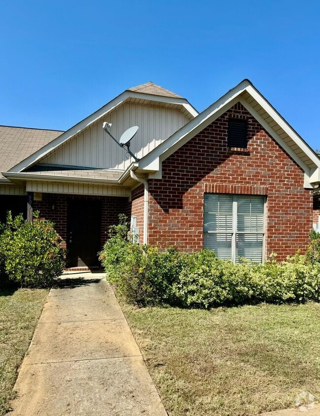 Building Photo - 2 bed, 2 bath townhome in Calera