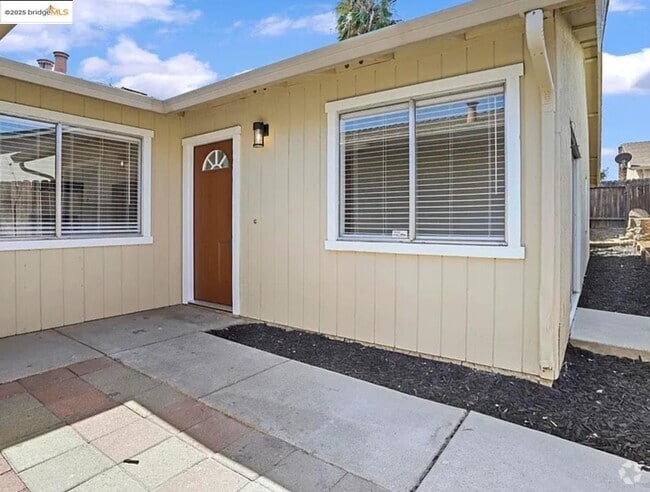 Building Photo - 1727 Linden Way Rental