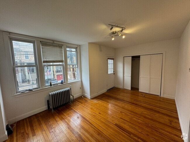 Building Photo - 31A 64th St Unit Apt 1