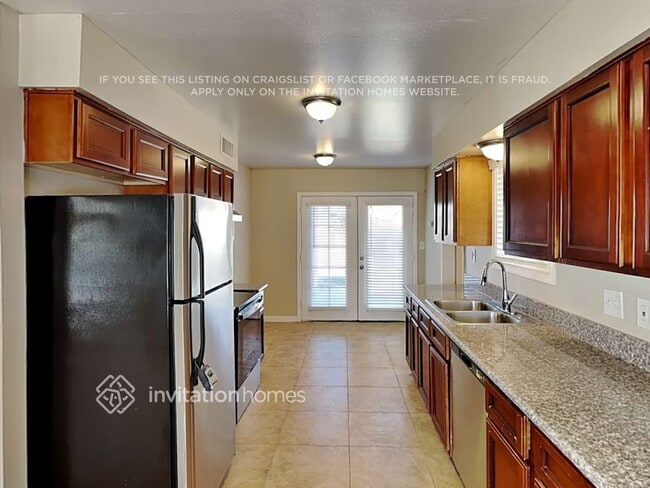 Photo - 2022 W Windrose Dr