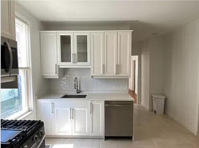 Photo - 3331 N Whipple St Unidad 1