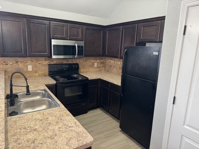 Photo - Charming 2 bedroom 2 bathroom Duplex in Ch...