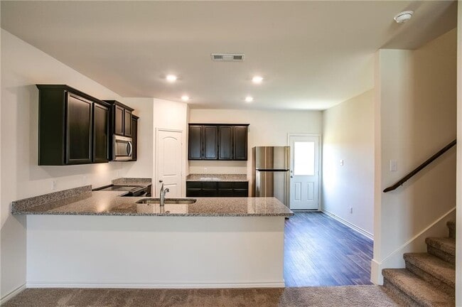 Photo - 220 Sunnymeade Ln