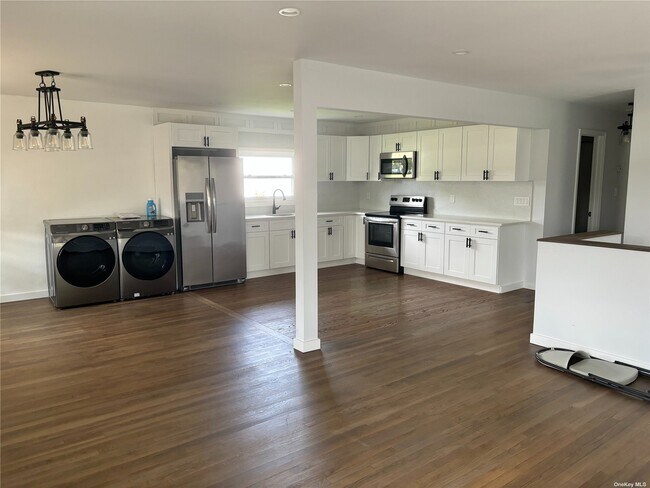 Photo - 2427 Clinton St