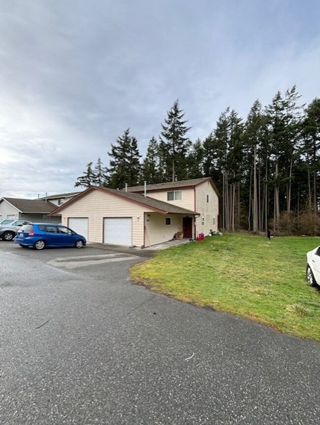 Building Photo - Paragon Pines (699 Paragon Place) Unit 2