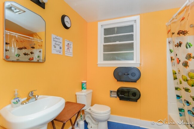 Photo - 28 Ravenscroft Dr