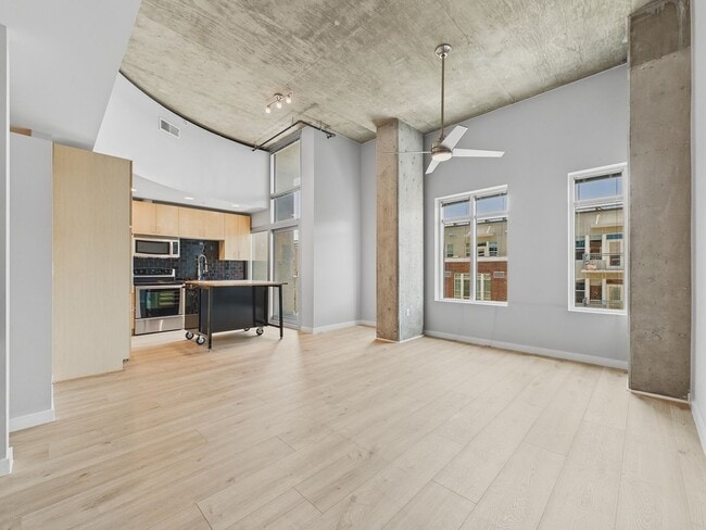 Building Photo - Stunning Glass House Condo with Mountain Views | 1 Bed | 1 Bath | Riverfront Park