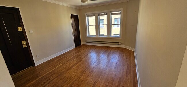 Photo - 3824 N Greenview Ave Unit 3815-3E