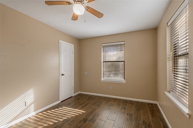 Building Photo - 39 Wire Rd Loop