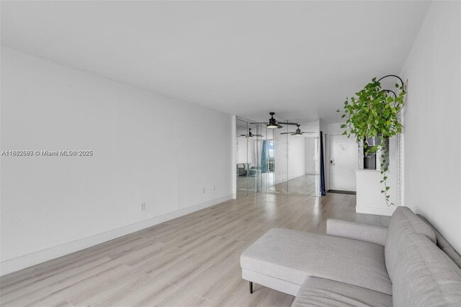 Photo - 6900 Bay Dr Unit 11F