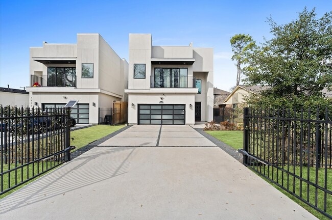 1425 Adkins Rd