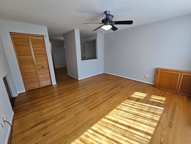 Photo - 1140 W Barry Ave Unit 1
