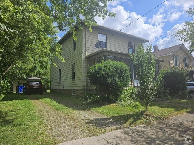 Building Photo - 624 W Highland Ave Unit 624 W Highland Ave Up Rental