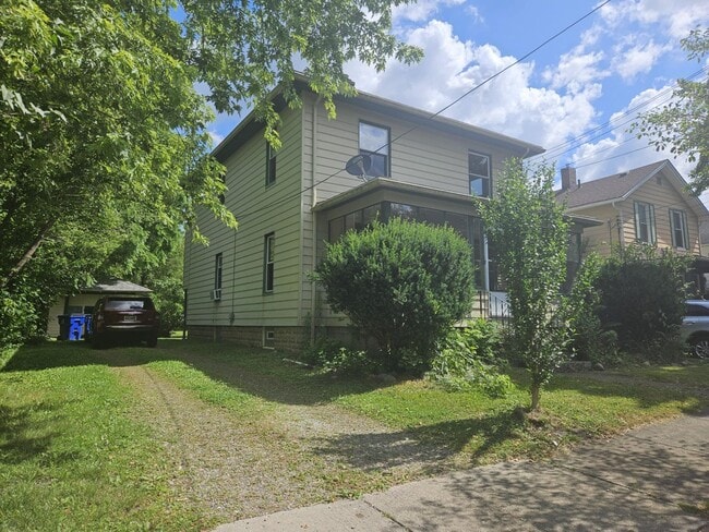 Photo - 624 W Highland Ave Apartment Unit 624 W Highland Ave Up