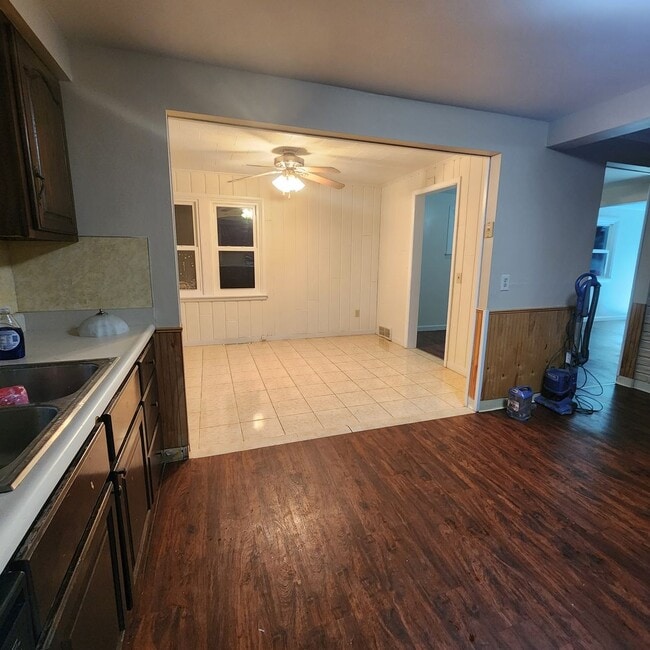 Photo - Spacious 3 Bedroom 1.5 Bath Single Family ...