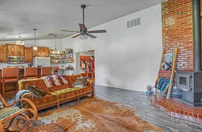 Photo - 125 SE Churchill Way